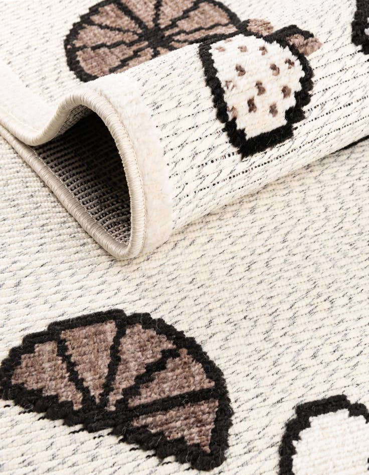 Detail image of  5' x 7' 7  Washable  Indoor / Outdoor Rug