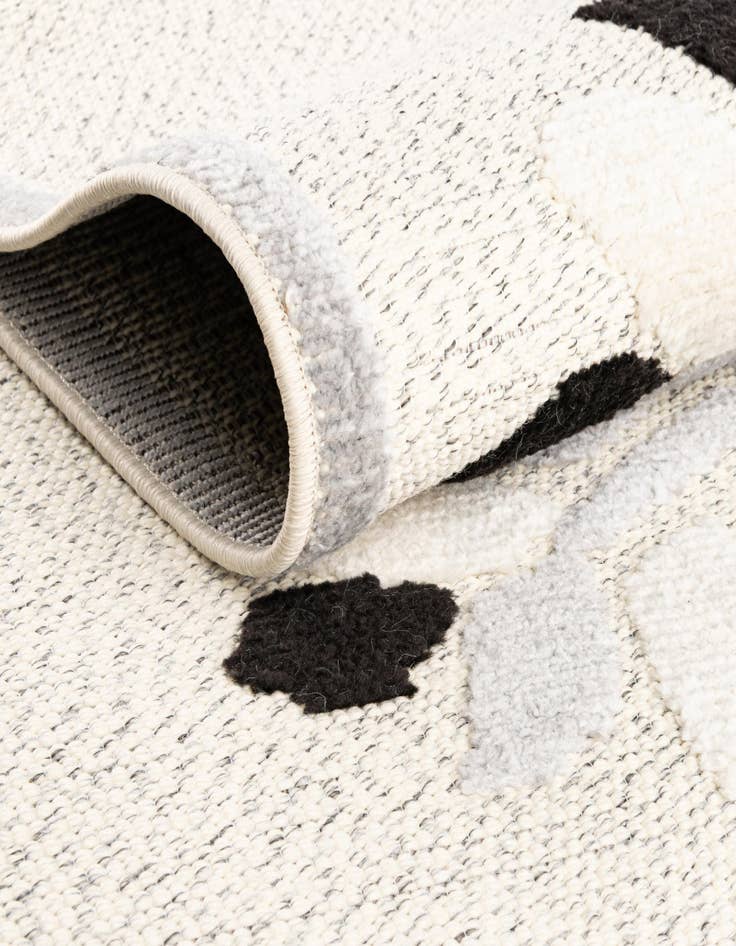 Detail image of  5' 3 x 7' 7  Washable  Indoor / Outdoor Rug