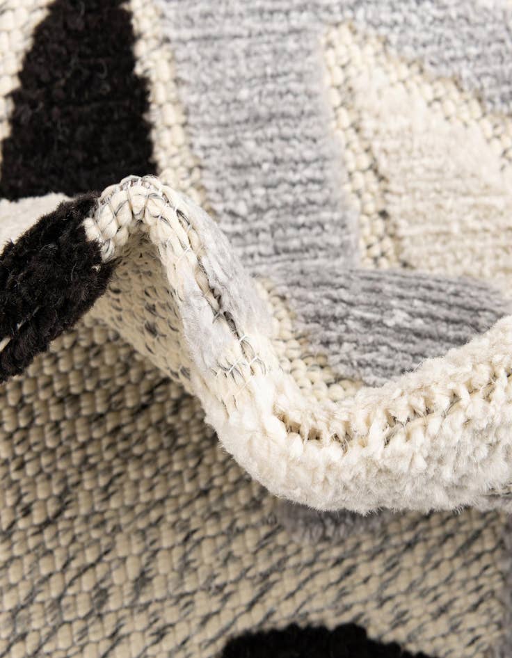 Detail image of  5' 3 x 7' 7  Washable  Indoor / Outdoor Rug