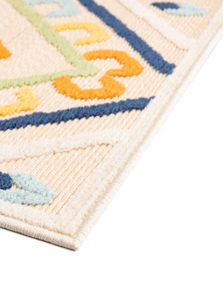 Detail image of  7' 3 x 9' 10  Washable  Indoor / Outdoor Rug