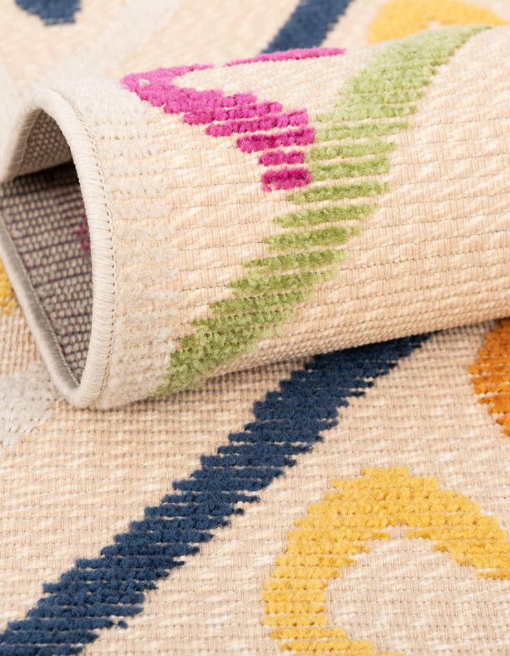 Detail image of  7' 3 x 9' 10  Washable  Indoor / Outdoor Rug