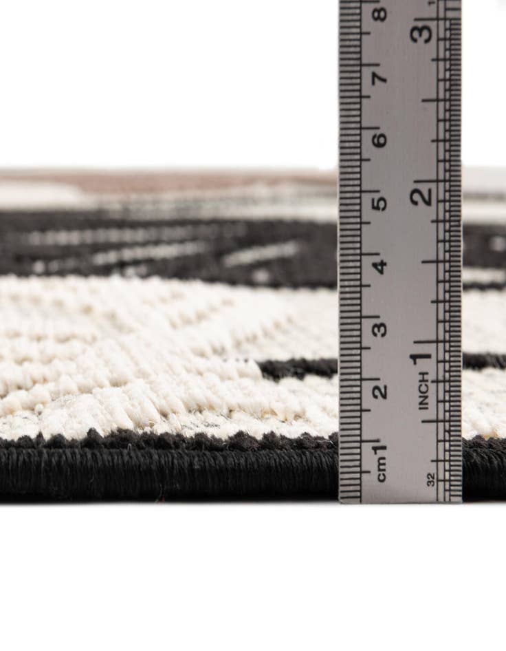 Detail image of  5' x 7' 7  Washable  Indoor / Outdoor Rug