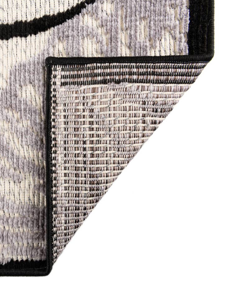 Detail image of  5' x 7' 7  Washable  Indoor / Outdoor Rug