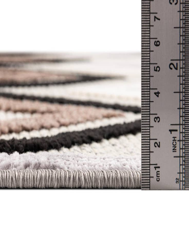 Detail image of  5' x 7' 7  Washable  Indoor / Outdoor Rug