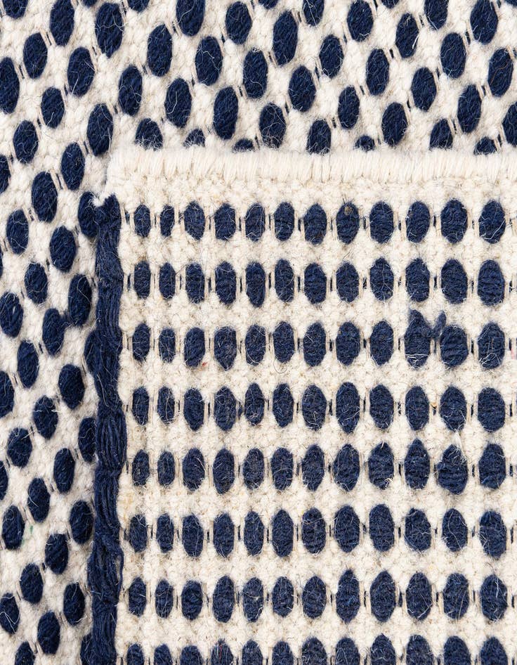 Detail image of  2' 1 x 3'  Hand Woven Seaside Pearl Jute Rug