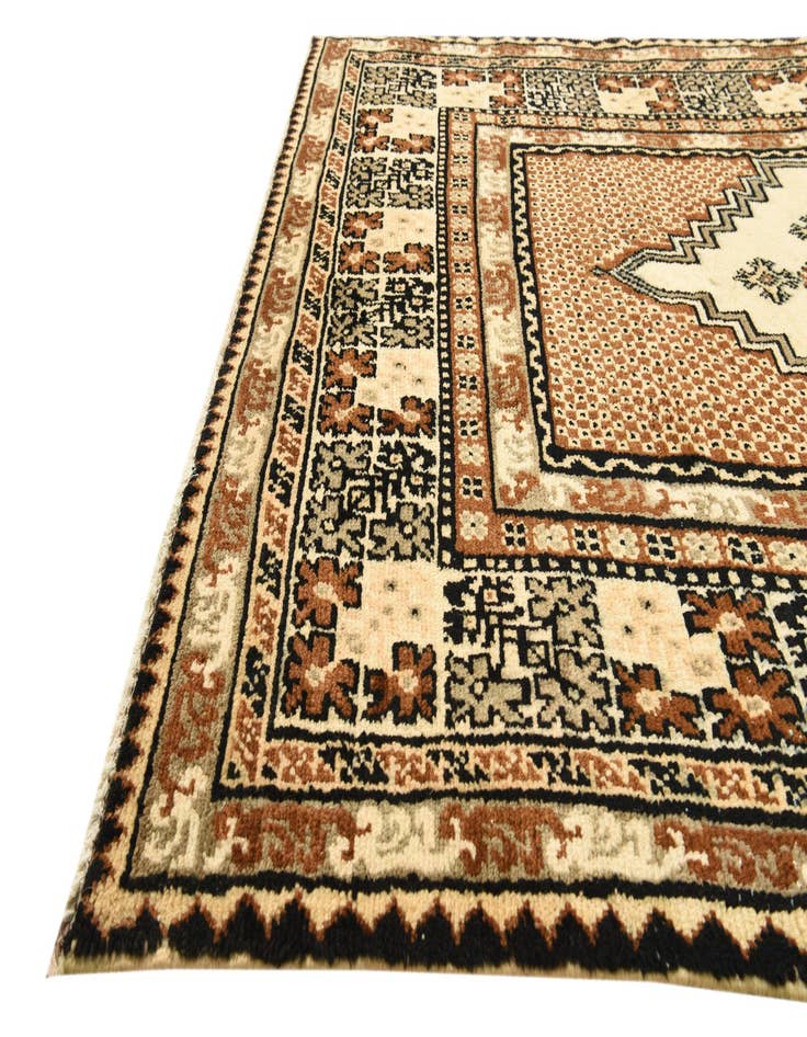 Detail image of  4' 10 x 8'  Hand Knotted Shiraz Persian Wool Rug