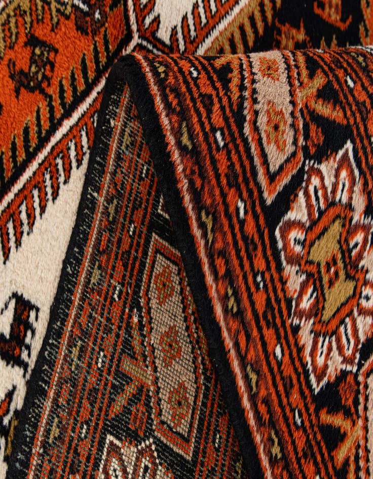 Detail image of  6' 8 x 10'  Hand Knotted Shiraz Wool Rug