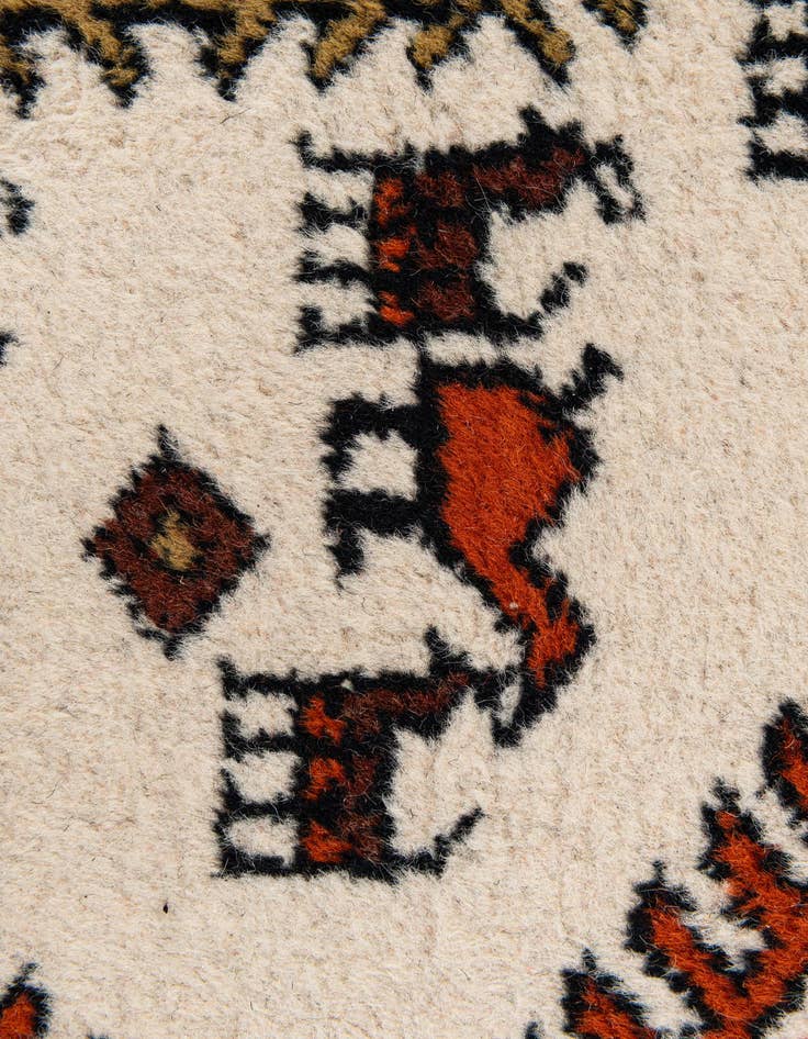 Detail image of  6' 8 x 10'  Hand Knotted Shiraz Wool Rug