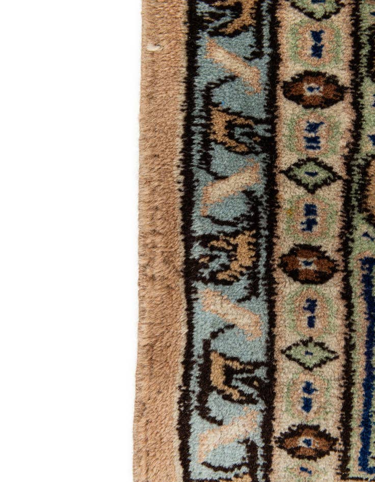 Detail image of  7' 4 x 9' 10  Hand Knotted Shiraz Wool Rug