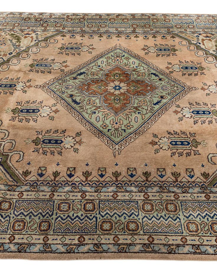 Detail image of  7' 4 x 9' 10  Hand Knotted Shiraz Wool Rug