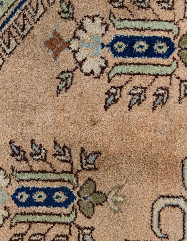 Detail image of  7' 4 x 9' 10  Hand Knotted Shiraz Wool Rug
