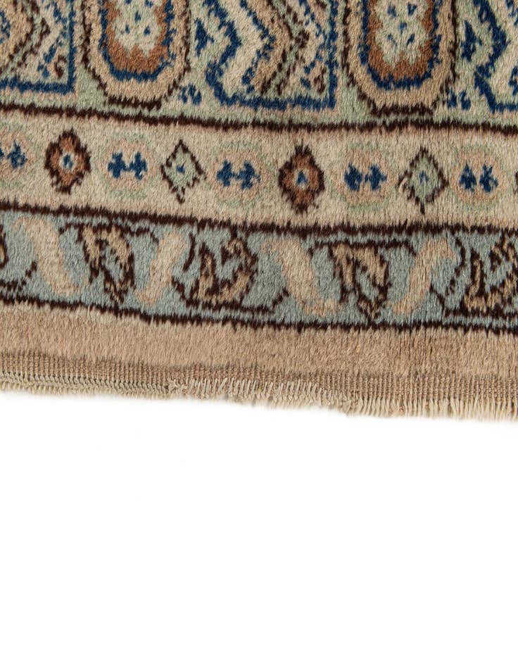 Detail image of  7' 4 x 9' 10  Hand Knotted Shiraz Wool Rug
