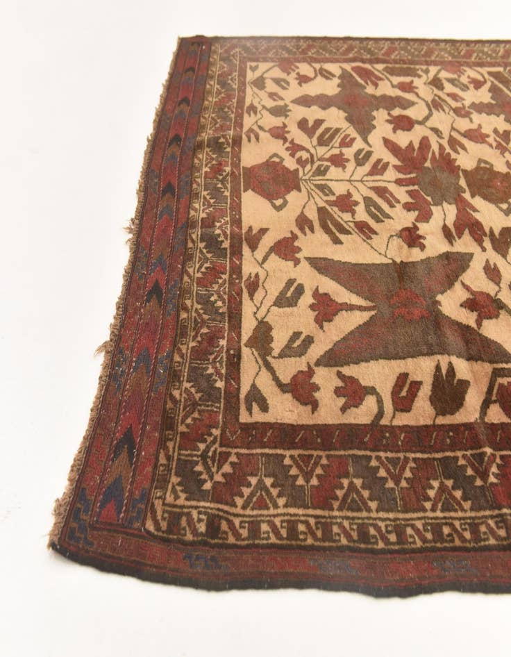 Detail image of  4' 5 x 6'  Hand Knotted Sumak Wool Rug