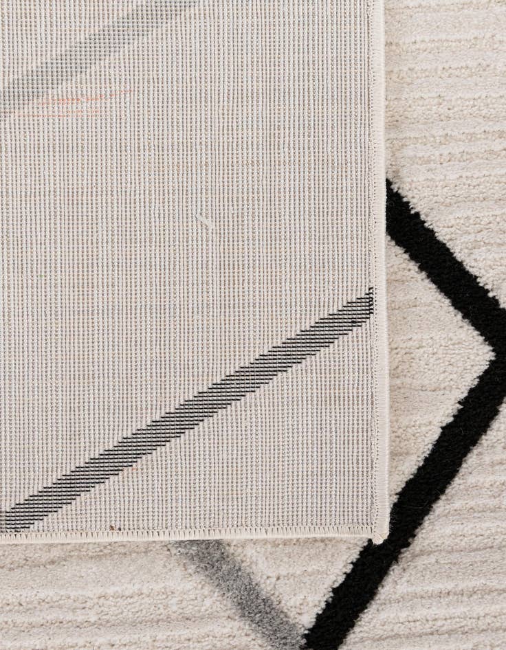 Detail image of Jill Zarin 5' 3 x 7' 8 Uptown Rug