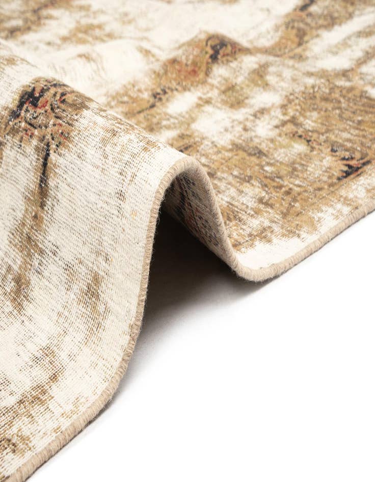 Detail image of  8' 9 x 12' Vintage Royal Rug