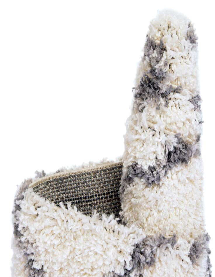 Detail image of  3' 3 x 3' 3 Athena Shag Round Rug