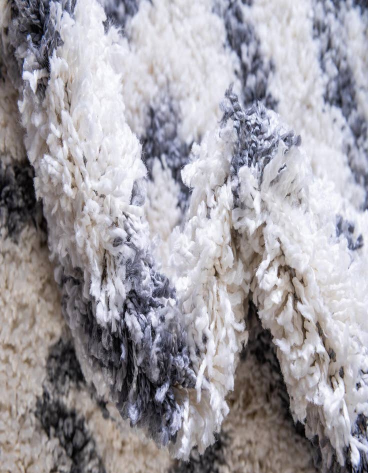 Detail image of  5' x 5' Athena Shag Round Rug