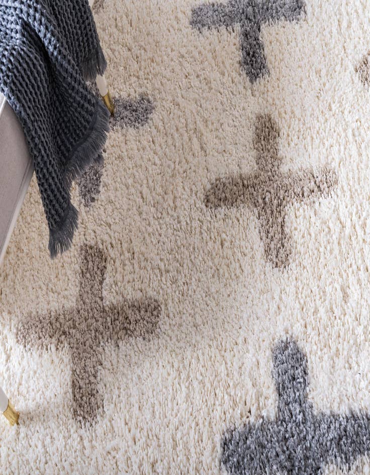 Detail image of  5' x 5' Athena Shag Round Rug