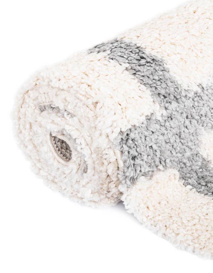 Detail image of  5' x 5' Athena Shag Round Rug