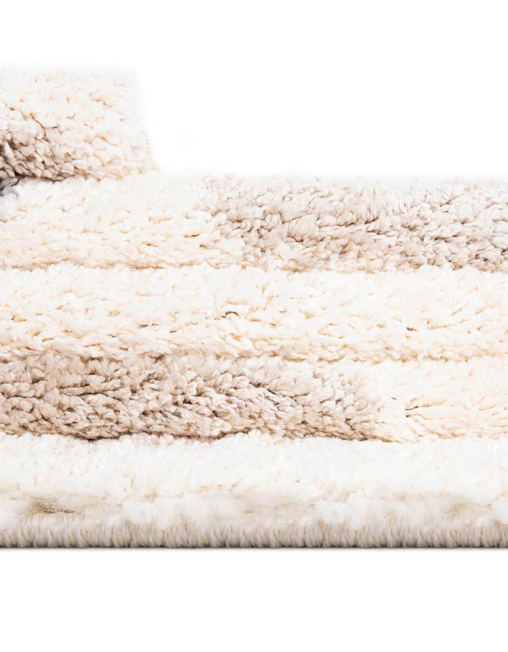 Detail image of  5' x 5' Athena Shag Round Rug