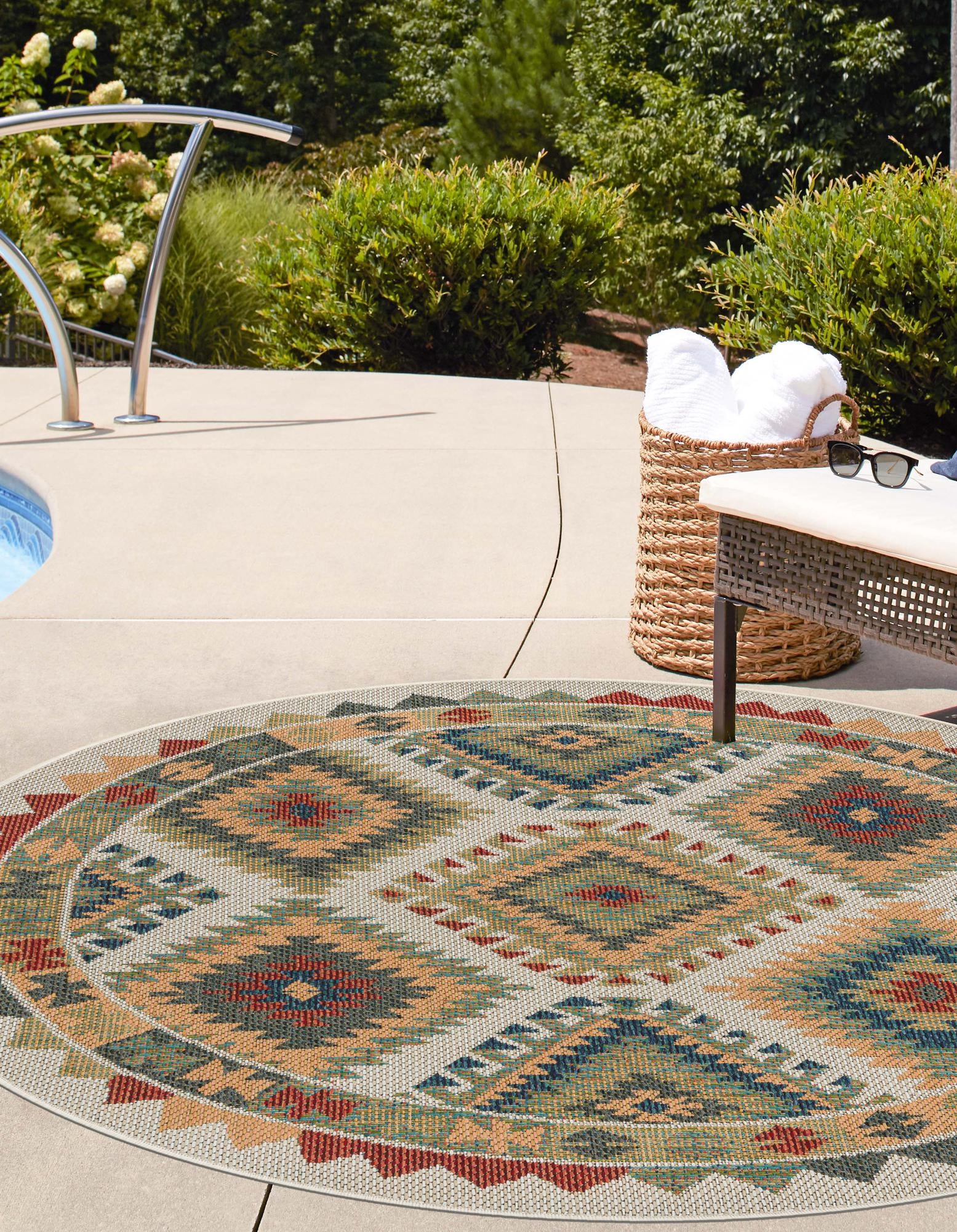 Ivory 7' 10 x 7' 10 Tremont Baja Indoor / Outdoor Round Rug | Rugs.com