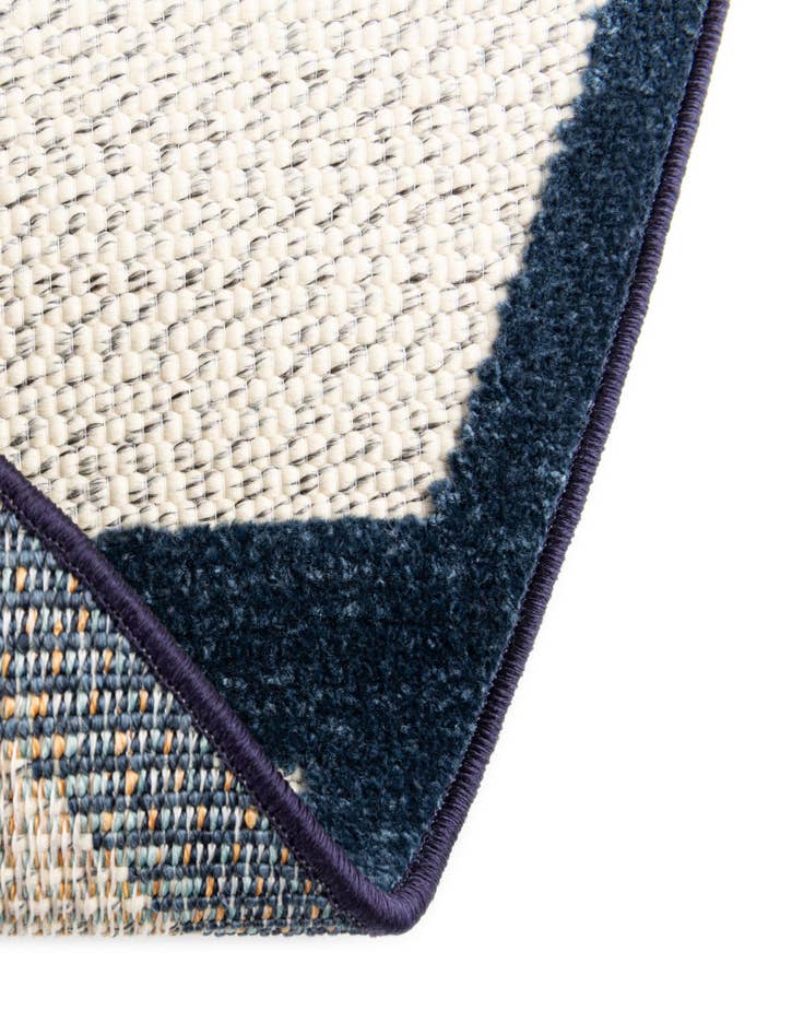 Detail image of  3' 3 x 3' 3  Washable Belize Indoor / Outdoor Round Rug