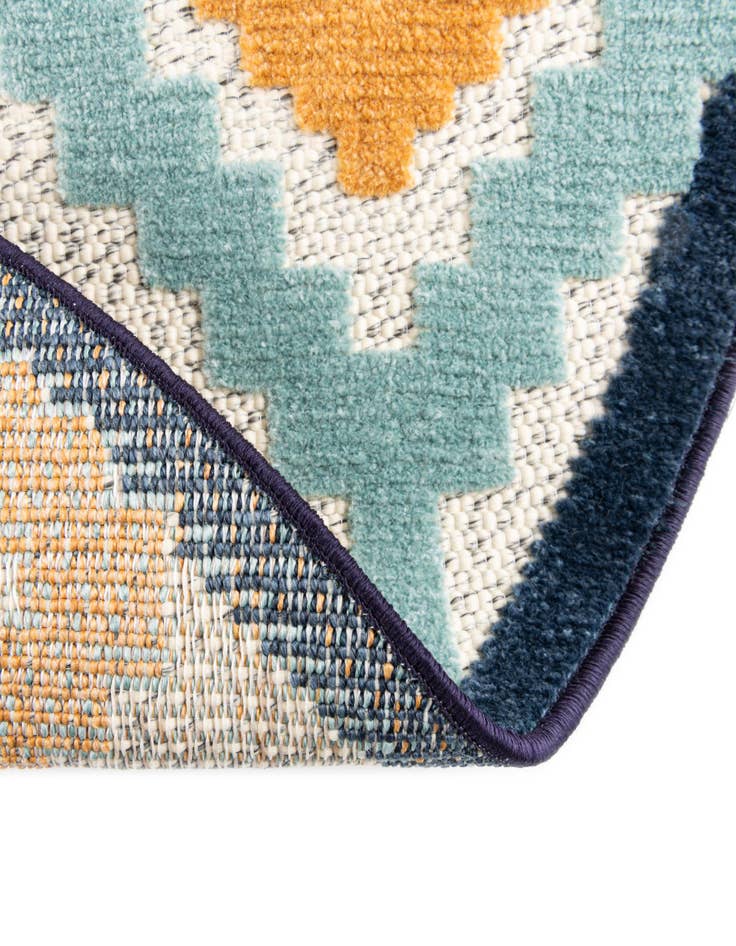 Detail image of  5' 3 x 5' 3  Washable Belize Indoor / Outdoor Round Rug