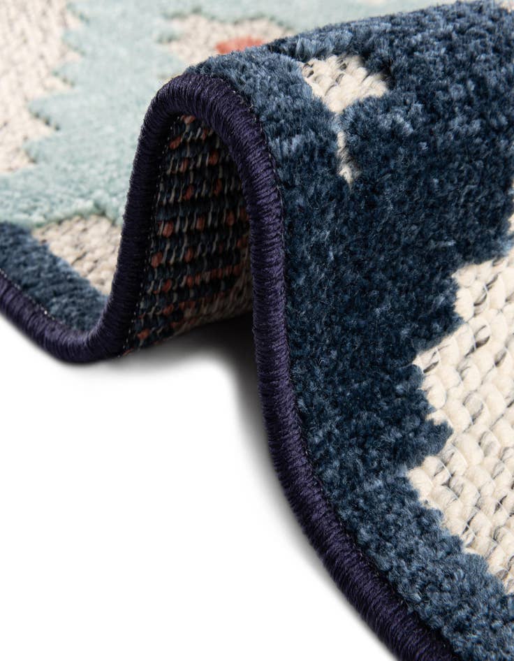 Detail image of  5' 3 x 5' 3  Washable Belize Indoor / Outdoor Round Rug