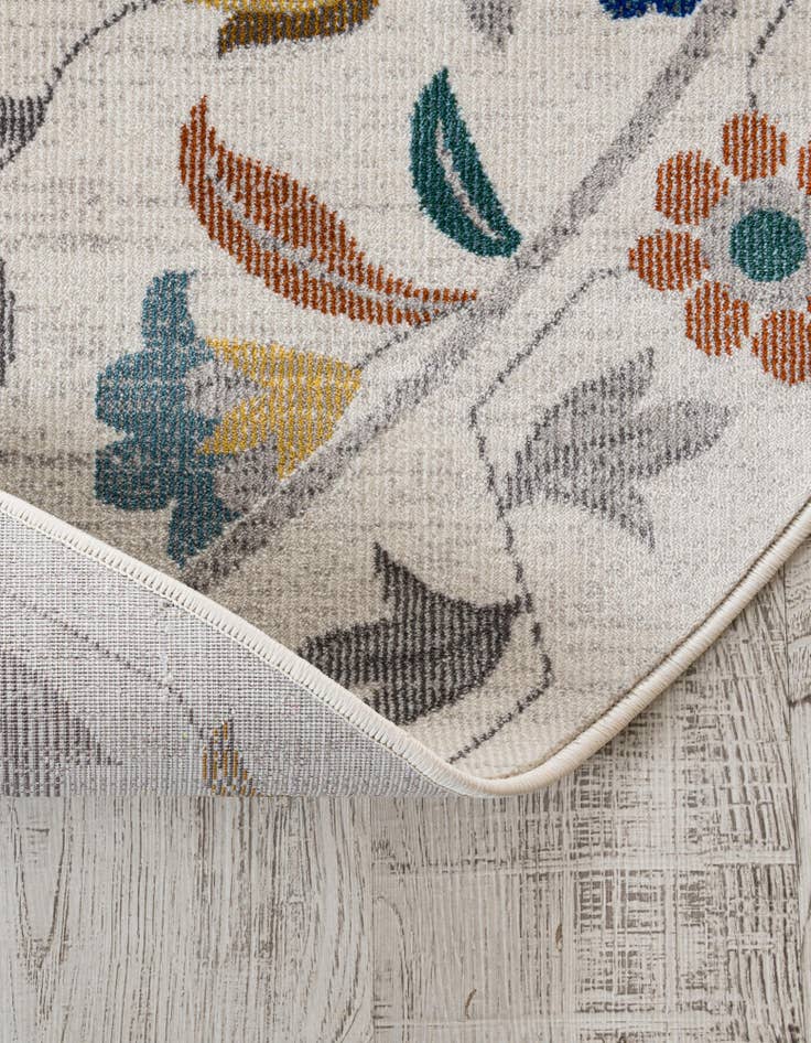 Detail image of  8' x 8' Blossom Round Rug