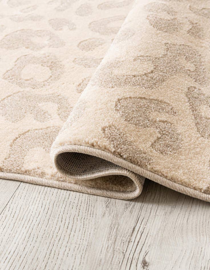 Detail image of 5' x 5' Contour Round Rug