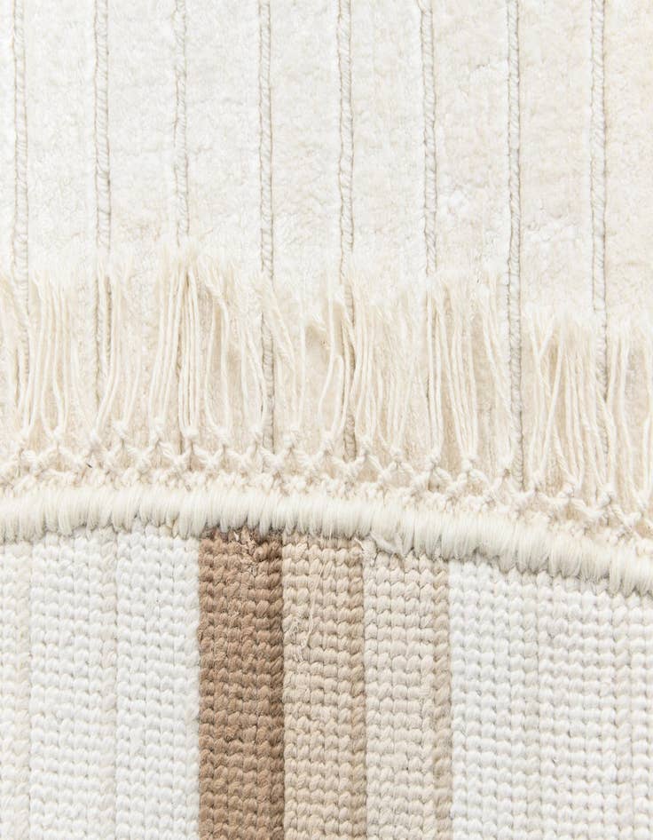 Detail image of  6' 6 x 6' 6  Hand Knotted Darya Wool Round Rug