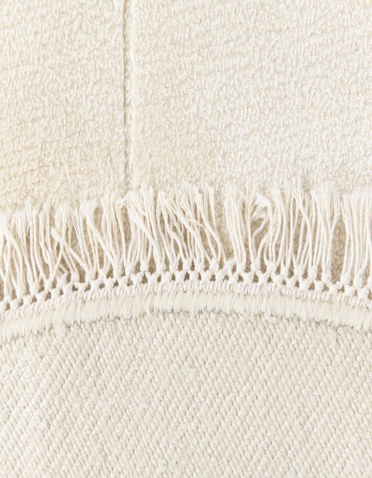 Detail image of  6' 4 x 6' 4  Hand Knotted Darya Wool Round Rug