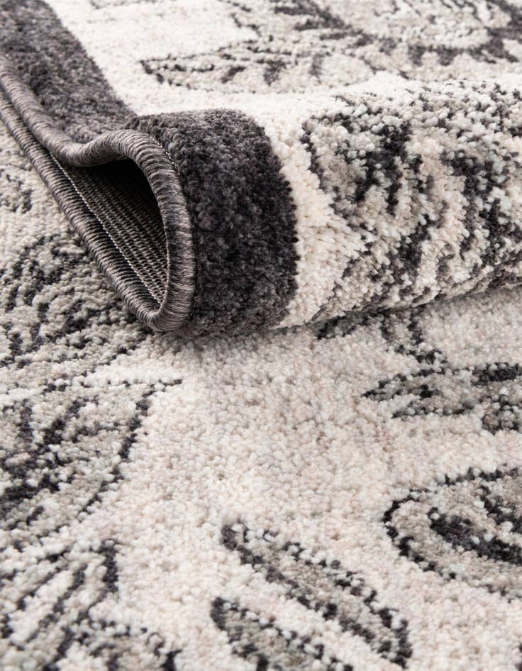 Detail image of  7' x 7' Eco Traditional Round Rug