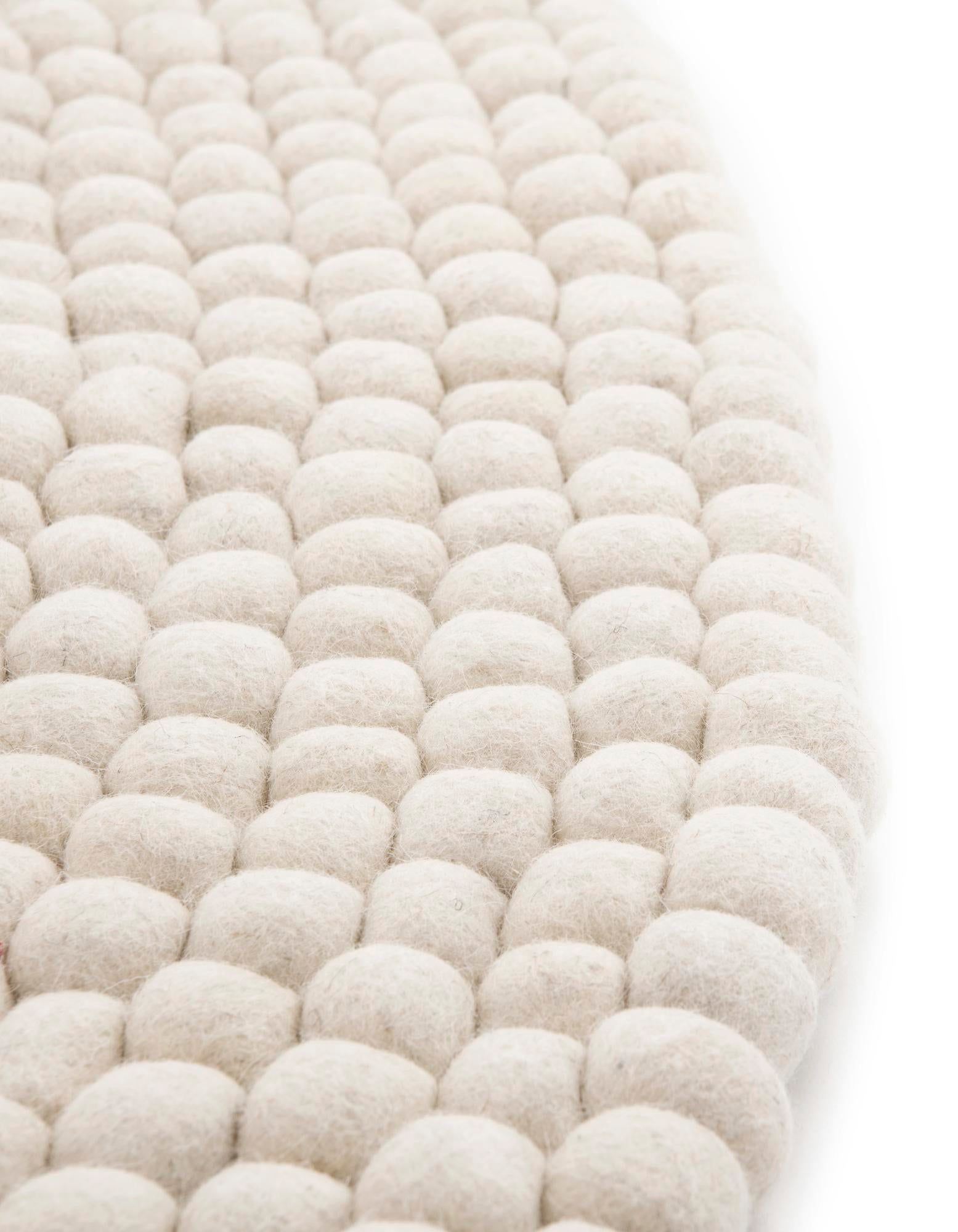 Ivory 5' x 5' Felt Ball Wool Round Rug | Rugs.com