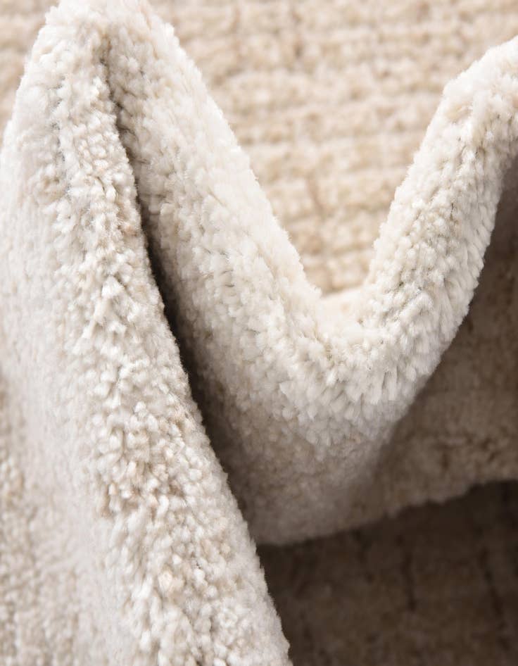 Detail image of  7' 10 x 7' 10 Gemstone Round Rug