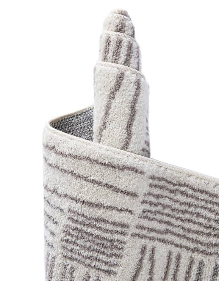 Detail image of  7' 10 x 7' 10 Hanahan Round Rug