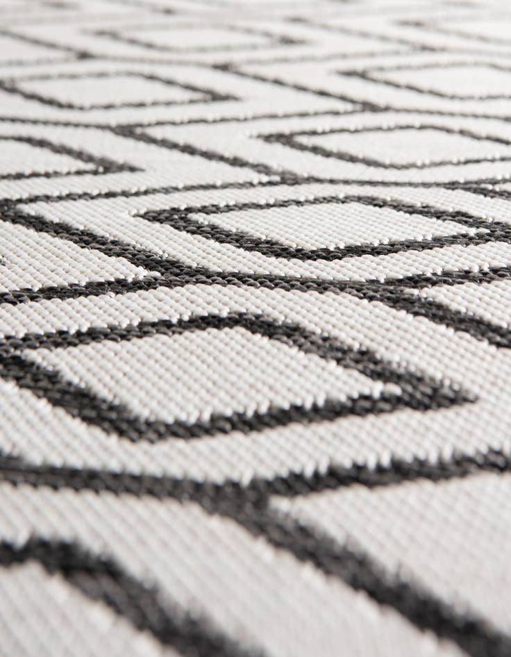 Detail image of  6' 7 x 6' 7  Washable Jill Zarin Turks and Caicos Indoor / Outdoor Round Rug