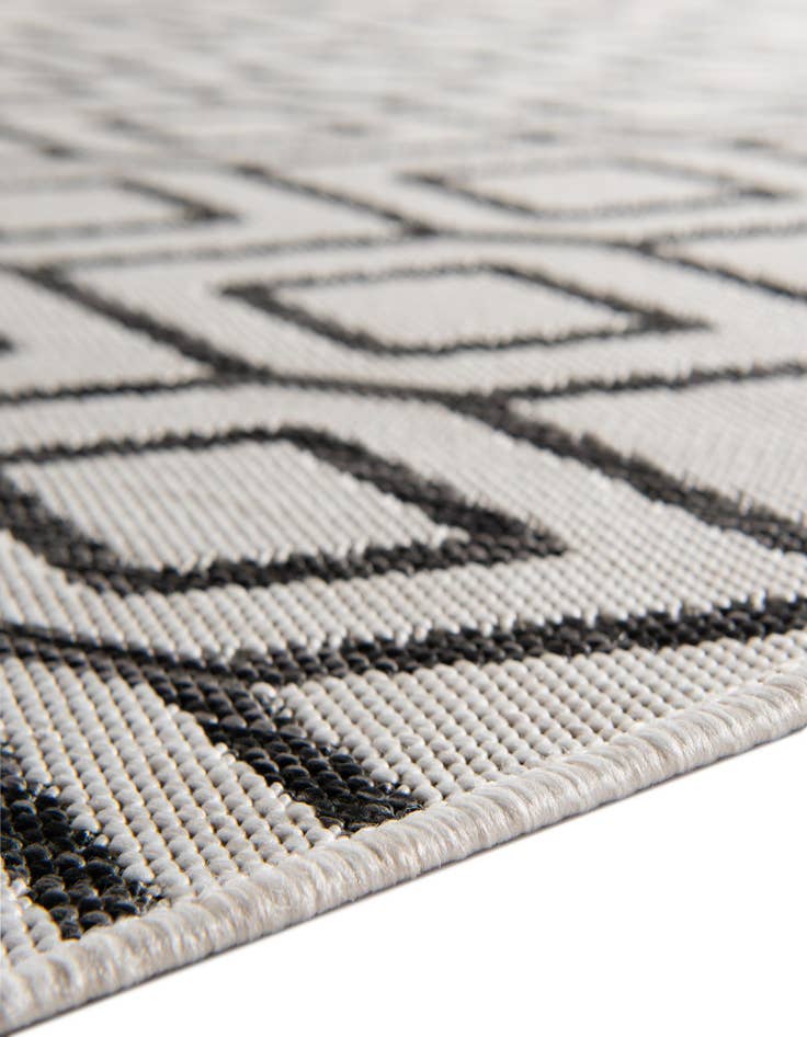 Detail image of  6' 7 x 6' 7  Washable Jill Zarin Turks and Caicos Indoor / Outdoor Round Rug