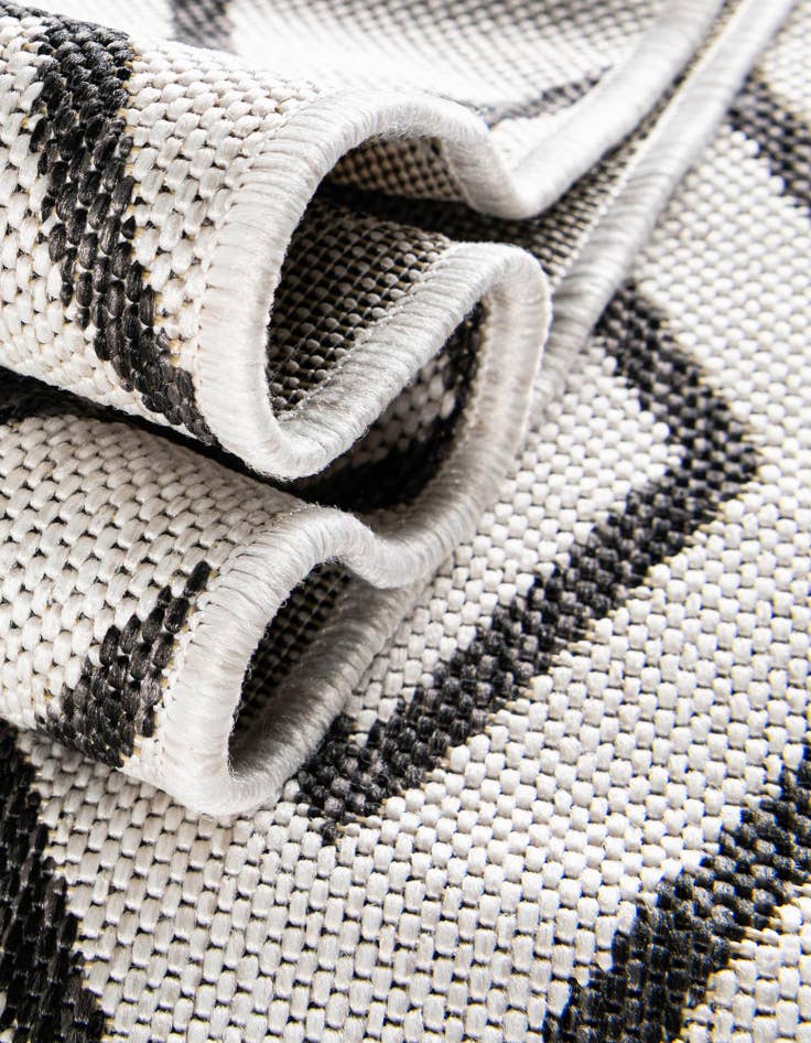 Detail image of  6' 7 x 6' 7  Washable Jill Zarin Turks and Caicos Indoor / Outdoor Round Rug