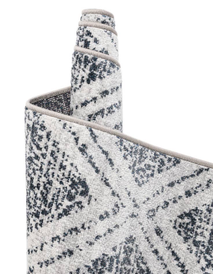 Detail image of  3' 3 x 3' 3 Kamala Washable Round Rug