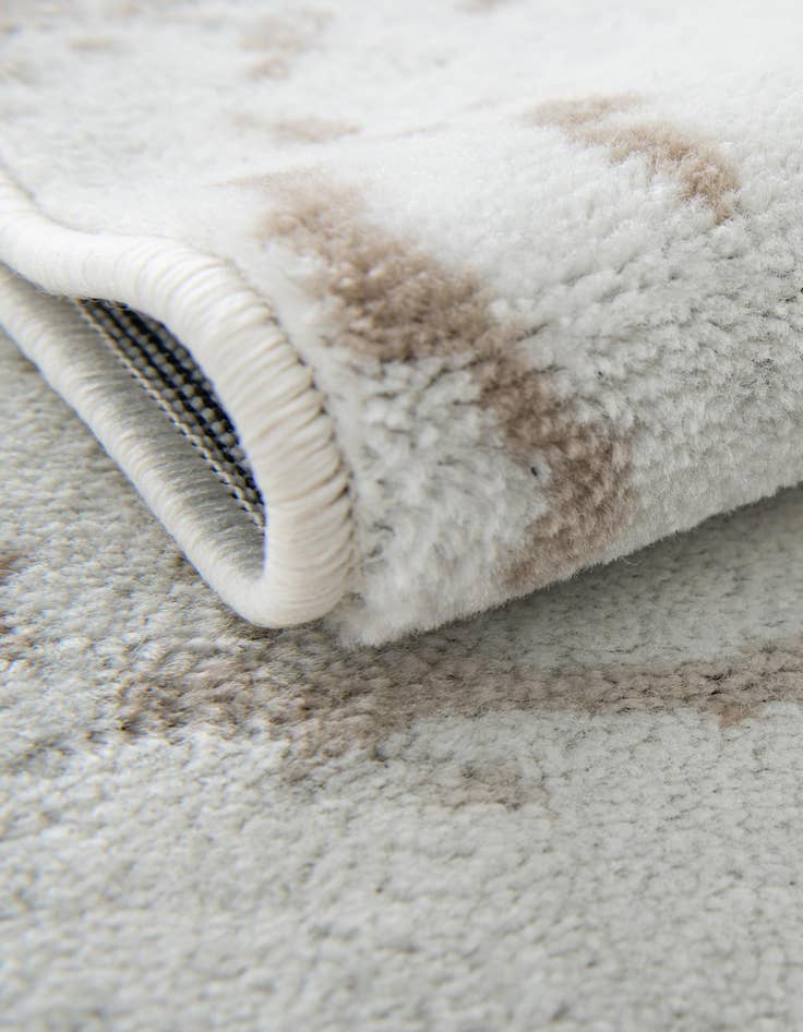 Detail image of  7' 10 x 7' 10 Laguna Round Rug