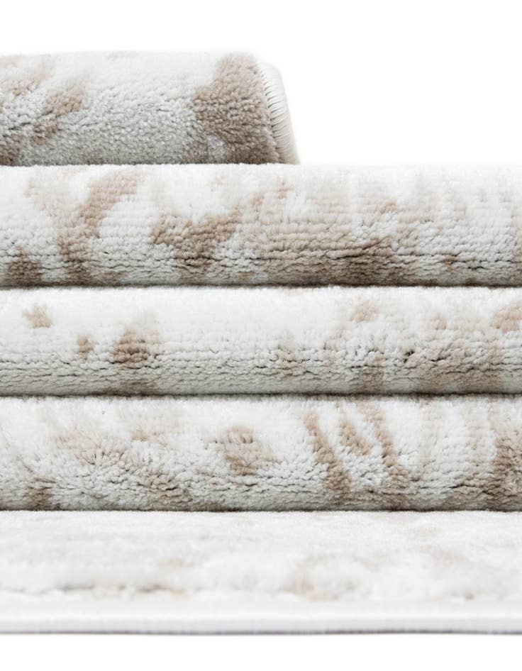 Detail image of  7' 10 x 7' 10 Laguna Round Rug