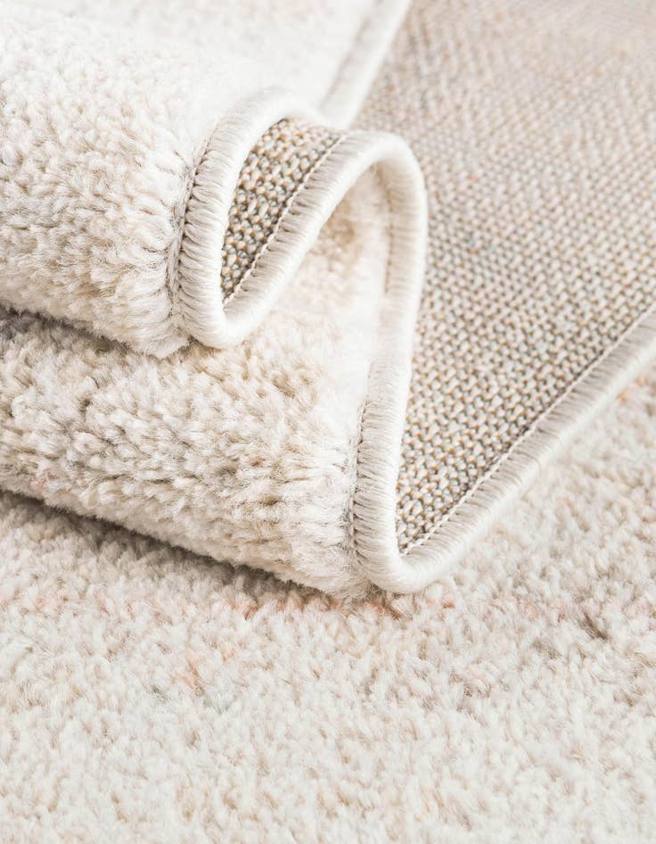 Detail image of  7' 10 x 7' 10 Madeline Vintage Round Rug