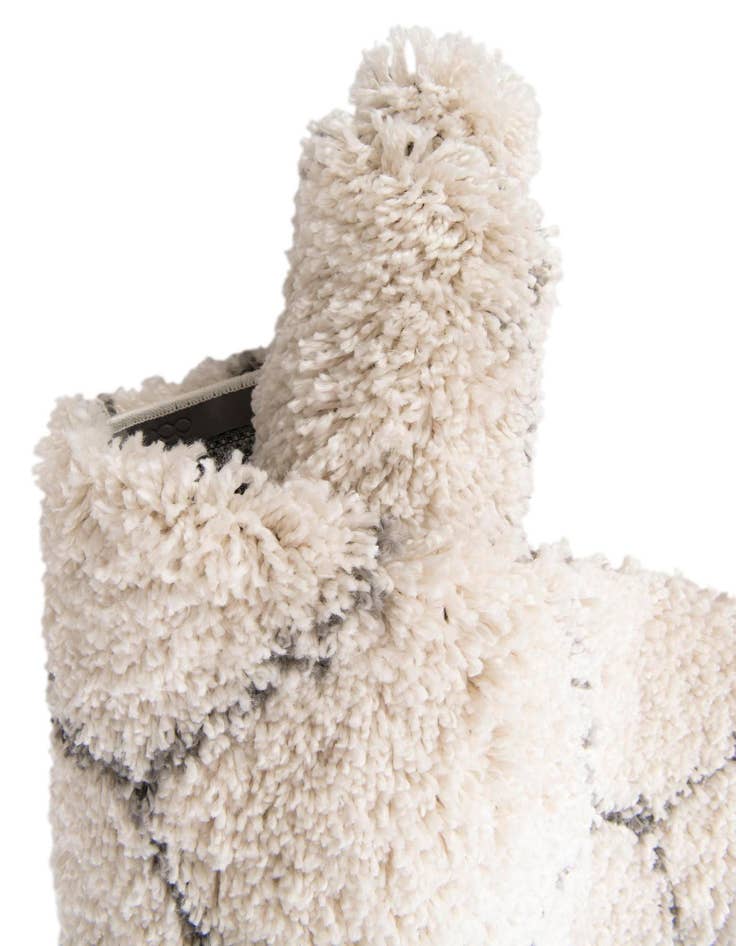 Detail image of  6' x 6' Moroccan Shag Round Rug