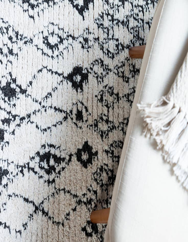 Detail image of  4' x 4' Morocco Round Rug