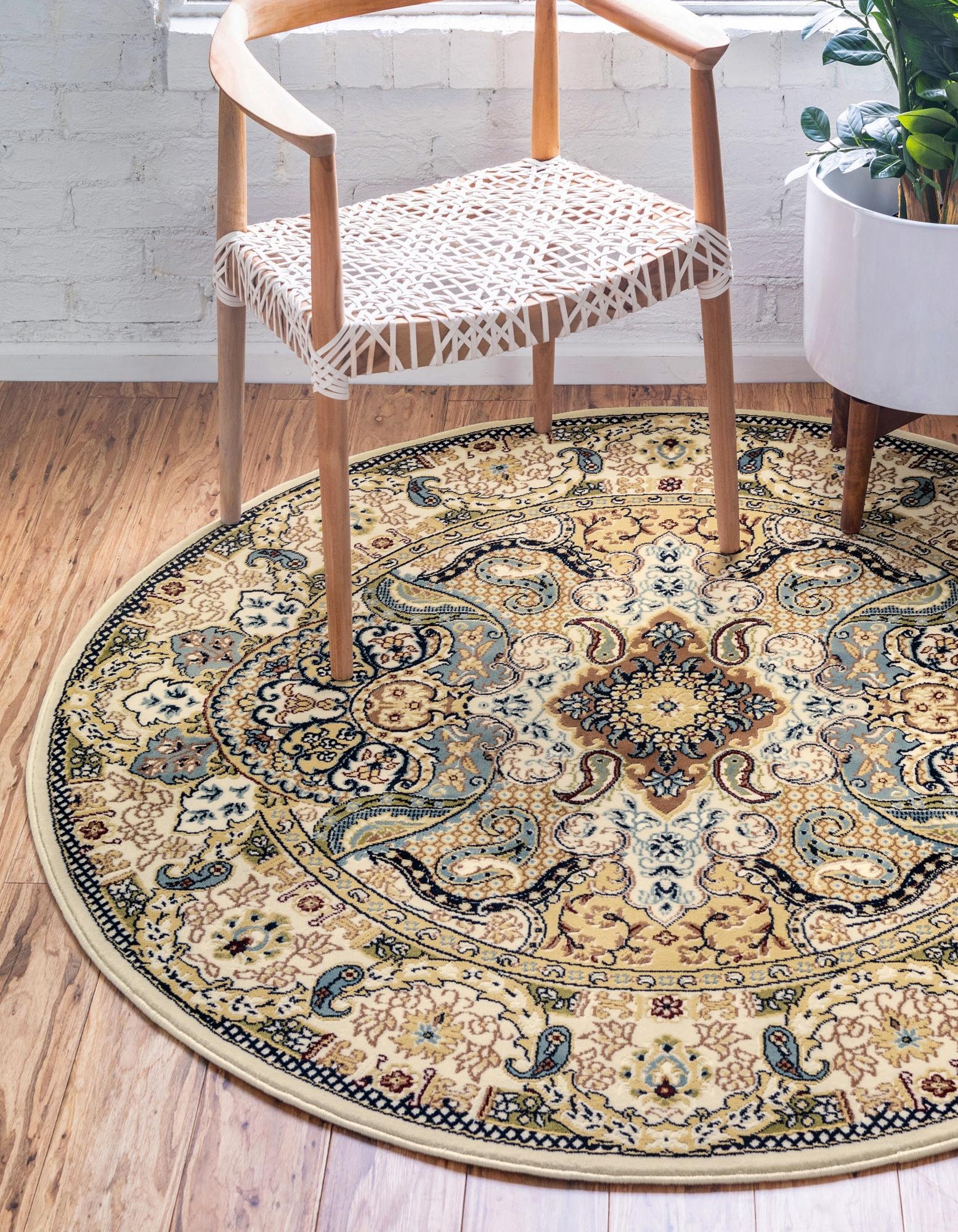 Ivory 5' x 5' Nain Design Round Rug | Rugs.com
