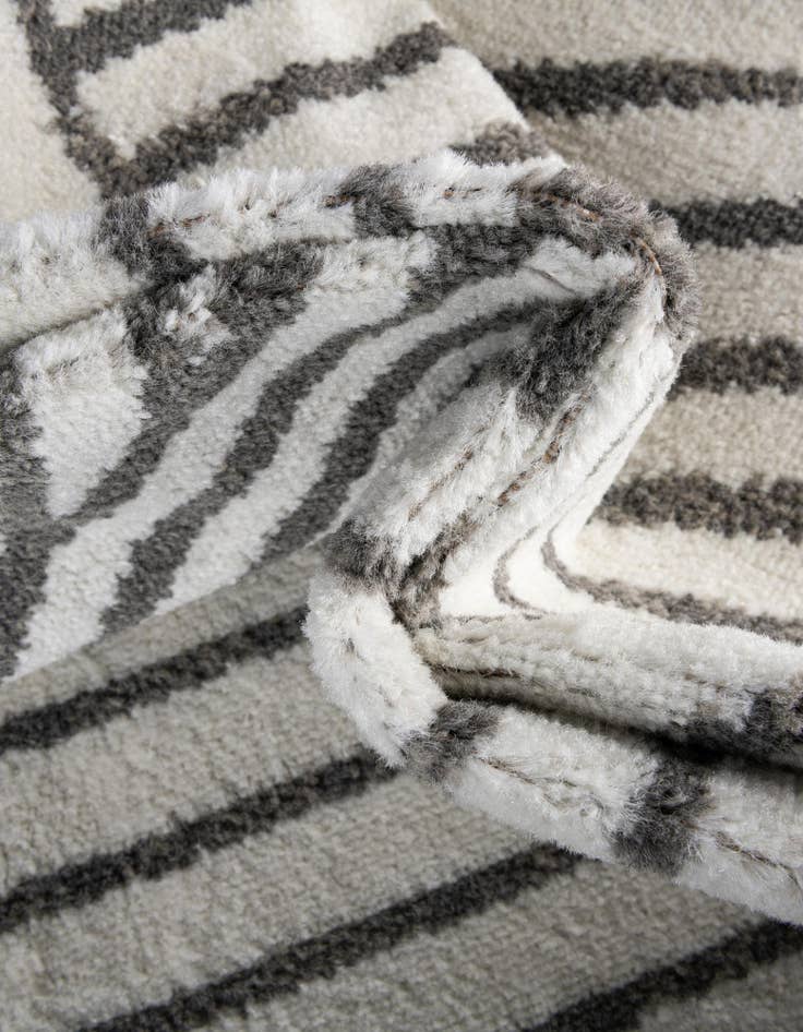 Detail image of  10' x 10' Oslo Round Rug