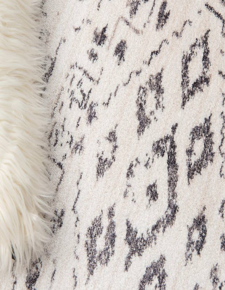 Detail image of  5' x 5' Vega Round Rug