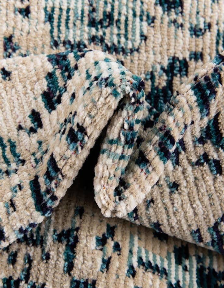 Detail image of  2' x 6' Amulet Runner Rug