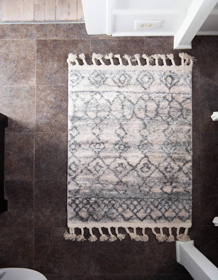 Detail image of  2' 4 x 6' Artemis Runner Rug